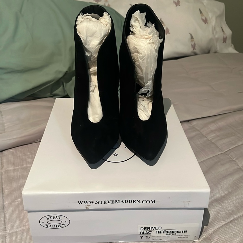 Steve Madden Black suede booties with heel! NEVER WORN!